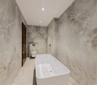 Jain Suite with Balcony Bathtub