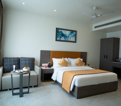 Pandharpur Deluxe Premium Room (2)